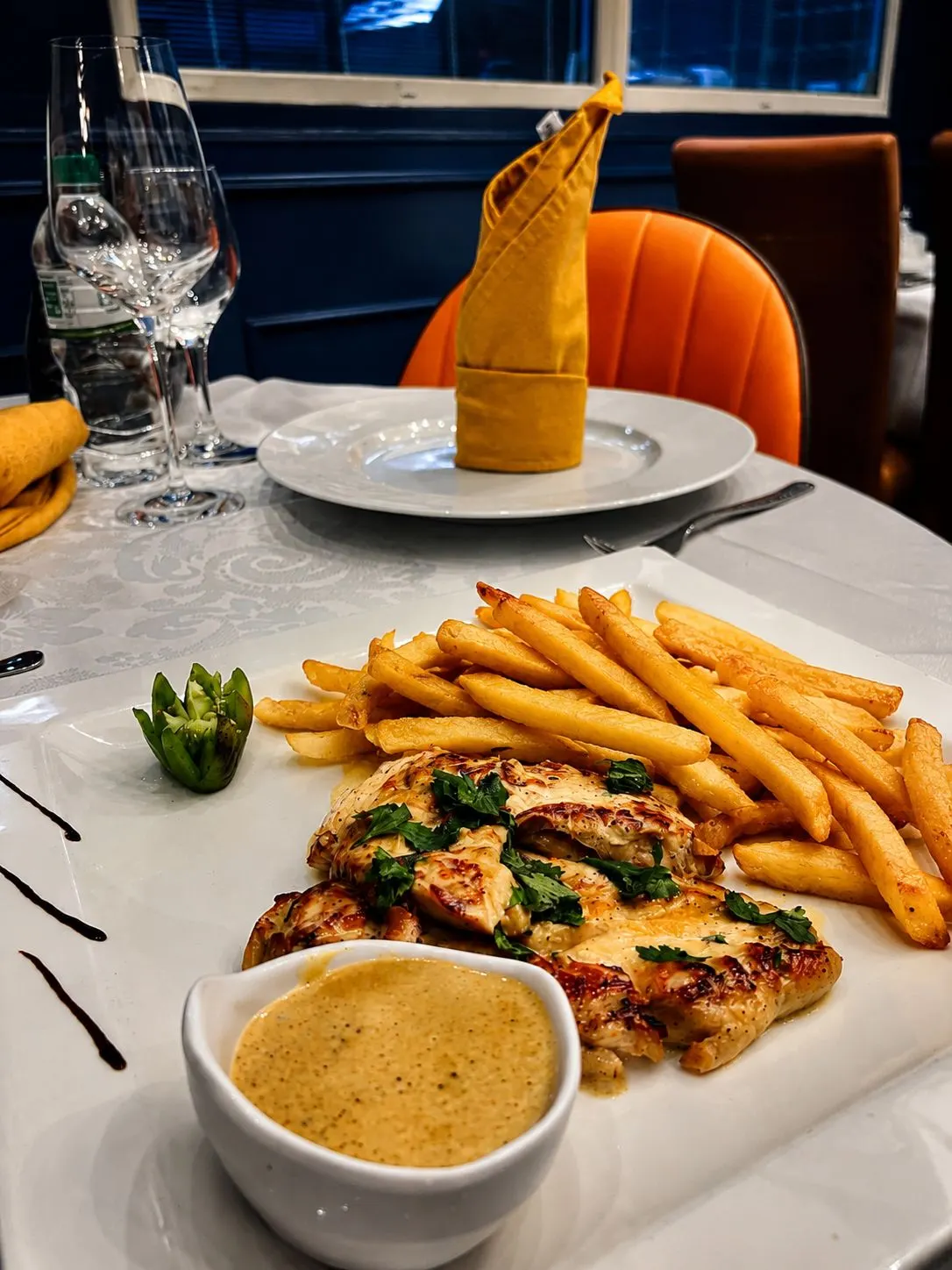 Escalope grillée, frites maison